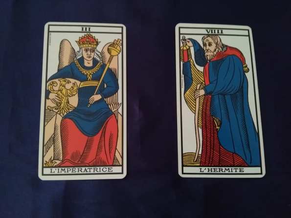 approche Tarot - personnages qui se regardent (Impératrice - Hermite)
